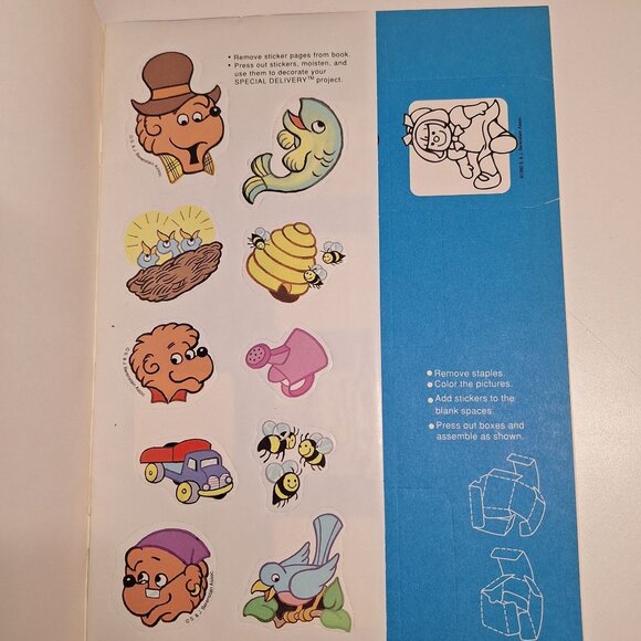 2 Berenstain Bears Vintage Mini-Boxes To Color Bigpaw Punch-Out Figures Unused - Picture 2 of 8